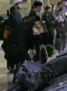 Dannielynn Birkhead : Larry Birkhead at the airport-4