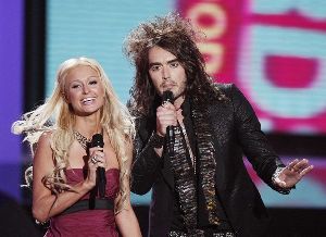 Russell Brand : onstag with paris hilton