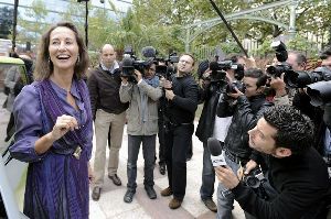 Segolene Royal : talking to journalists - prototype electric vehicle -October 1, 2008