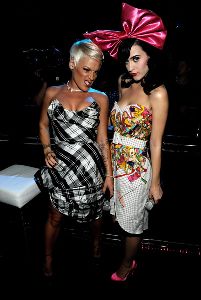 Katy Perry : Kate Perry and Pink backstage at MTV Awards