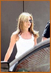 Jennifer Aniston : Jennifer Aniston - Perky Out   About in Malibu3 4844275c21c9d