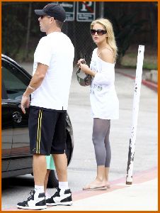 Kate Hudson : Kate Hudson   tennis court in Pacific Palisades5 4873929b6c7c7