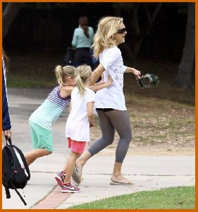 Kate Hudson : Kate Hudson   tennis court in Pacific Palisades4 4873929b6a4a5