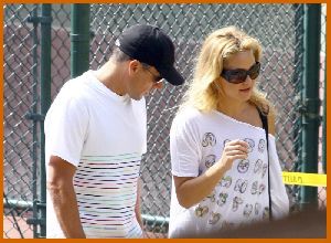 Kate Hudson : Kate Hudson   tennis court in Pacific Palisades8 4873929b7298e