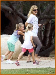 Kate Hudson : Kate Hudson   tennis court in Pacific Palisades1 4873929b29cde