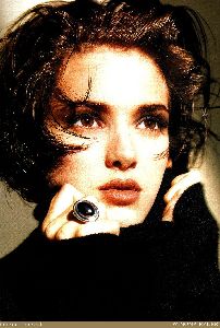 Winona Ryder : Winona-Ryder-900x1334-198kb-media-344-media-0173