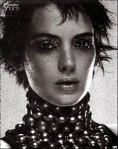 Winona Ryder : Winona-Ryder-952x1200-226kb-media-344-media-0174