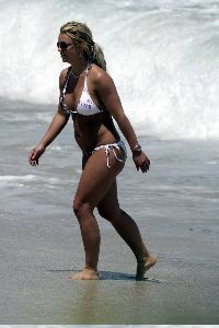 britney spears photo wearing a bikini at the costa Rica Beach on May 18th 2008