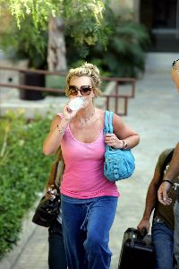 Britney Spears : Britney 20Spears 20leaving 20Bally 92s 20gym2 4897cb050f3c3