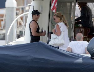 Britney Spears pictures Hanging out on a Boat on July 7th, 2008