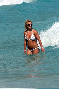 britney spears photo wearing a bikini at the costa Rica Beach on May 18th 2008