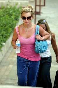 Britney Spears : Britney 20Spears 20leaving 20Bally 92s 20gym5 4897cb05188ae