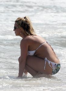 britney spears photo wearing a bikini at the costa Rica Beach on May 18th 2008