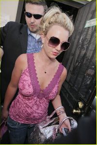 Britney Spears : britney-spears-boutique-breakaway-08 48359e5281fb5