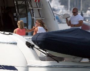 Britney Spears pictures Hanging out on a Boat on July 7th, 2008