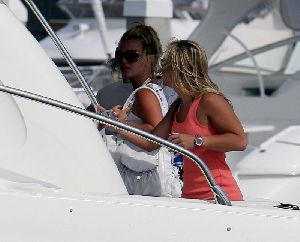 Britney Spears pictures Hanging out on a Boat on July 7th, 2008