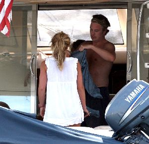 Britney Spears pictures Hanging out on a Boat on July 7th, 2008