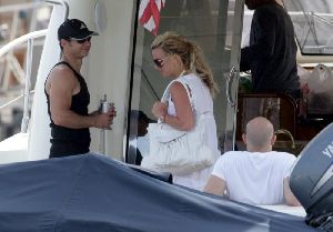 Britney Spears pictures Hanging out on a Boat on July 7th, 2008