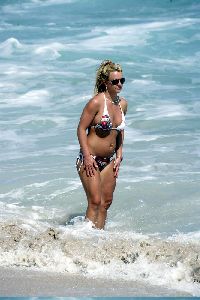 britney spears photo wearing a bikini at the costa Rica Beach on May 18th 2008