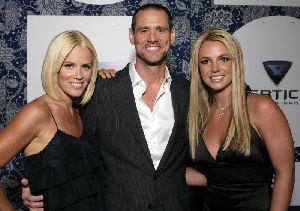 Britney Spears : Britney Spears is surprisingly sedate at the Generation Rescue s Event5 48847cb0c923a