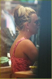 Britney Spears : britney-spears-boutique-breakaway-07 48359e527fc86