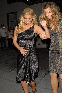 Jessica Simpson : jessica simpson1679 488dac6a72f0a