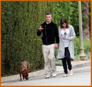 Jessica Biel : Jessica Biel and Justin Timberlake take Tina out for a walk in Brentwood4 4864fd5899b00