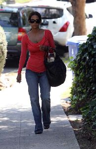 Halle Berry : Halle Berry Steps Out in the Hollywood Hills8 4889ee3ecf8ba