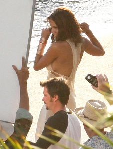 Halle Berry : halle-berry-bikini-1-03 486e35578eead