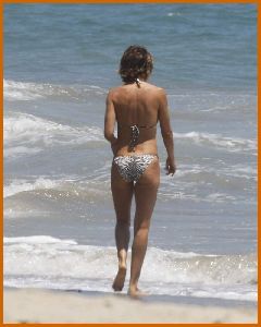 Lisa Rinna : Lisa Rinna - Bikini candids on Malibu beach with family13 486a197c49fad