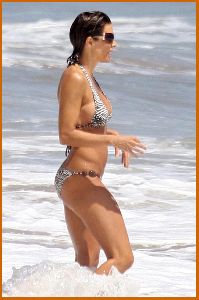 Lisa Rinna : Lisa Rinna - Bikini candids on Malibu beach with family2 486a197c27849