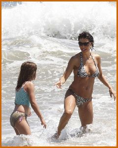 Lisa Rinna : Lisa Rinna - Bikini candids on Malibu beach with family14 486a197c4bef0