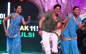 Shah Rukh Khan : normal Gautami Kapoor, Shahrukh Khan, Smriti Irani at Balaji Awards  19