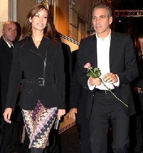 Sarah Larson : more-sarah-larson-george-clooney 365x390