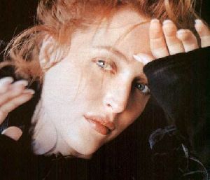 gillian anderson : gillian22