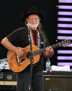 Willie Nelson : 15745962-15745965-large