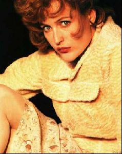 gillian anderson : gillian a02