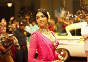 Deepika Padukone : actgal300032