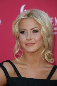 julianne hough : 90523 JulianneHough acma 002 122 200lo