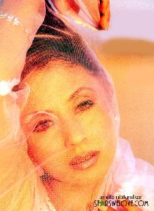 Urmila Matondkar : urmila matondkar058b