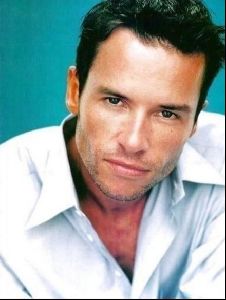 guy pearce : 17