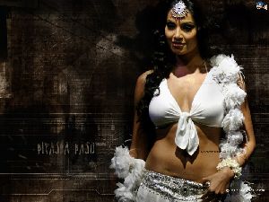 Bipasha Basu : bip124v