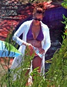 jessica alba pregnant photo at the pool on June 2nd 2008