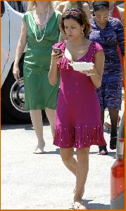 Eva Longoria : Eva Longoria in a dress on movie set2 488f2e5a8ae70