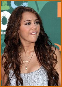 Miley Cyrus arrives to the 2008 Teen Choice Awards