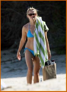 Reese Witherspoon : Reese Witherspoon Bikini Candids with Jake Gyllenhaal8 483583ede4c7b