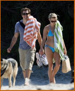 Reese Witherspoon : Reese Witherspoon Bikini Candids with Jake Gyllenhaal2 483583edd88ca