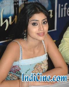 Shriya Saran : shriya-saran-pics-0102