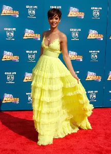 Rihanna arrives at the 2008 BET Awards