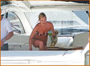 Kate Moss : Kate Moss bikini candids aboard a yacht in Spanish Med7 4875fdb2462ac